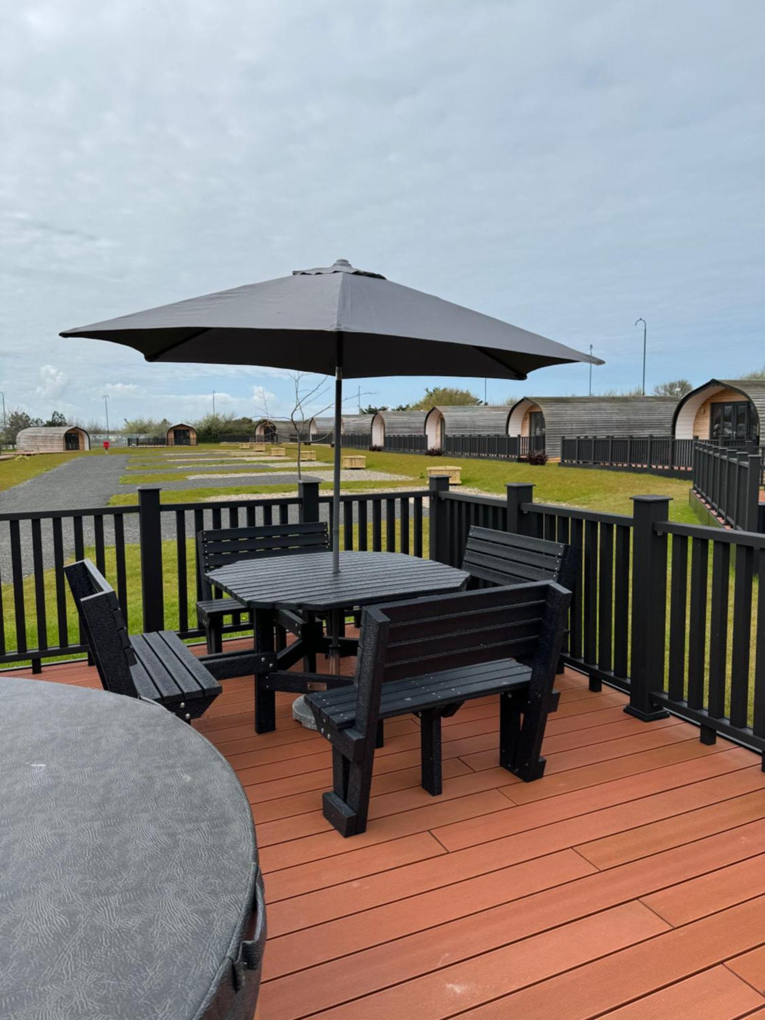 Ffrith Beach Glamping With Hot Tub Hotel Престатин Екстериор снимка