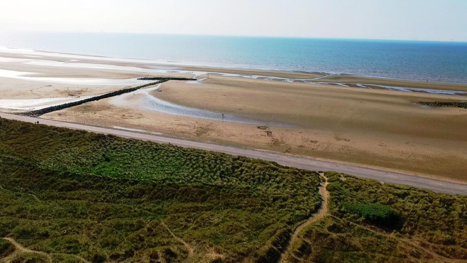 Ffrith Beach Glamping With Hot Tub Hotel Престатин Екстериор снимка