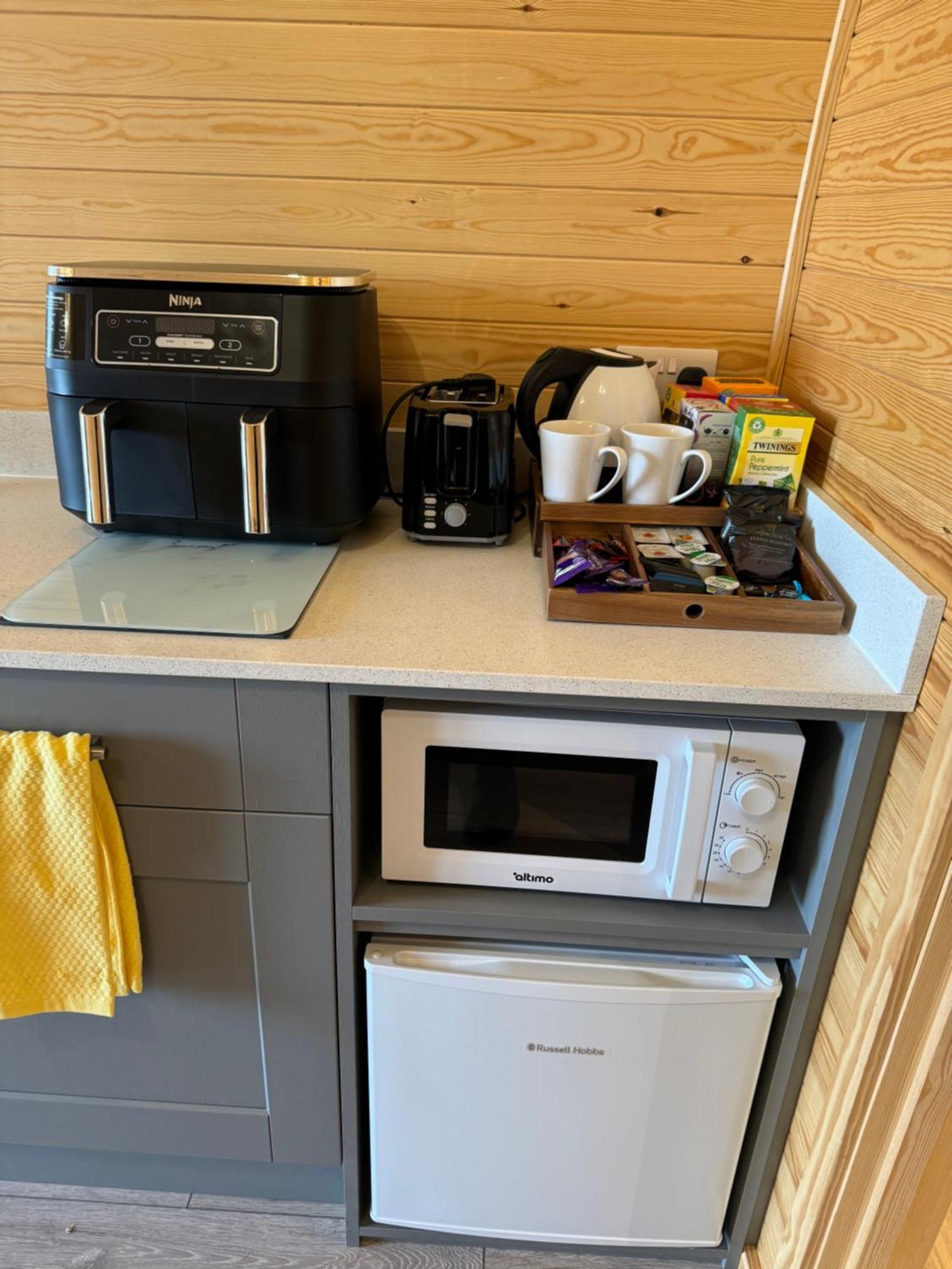 Ffrith Beach Glamping With Hot Tub Hotel Престатин Екстериор снимка