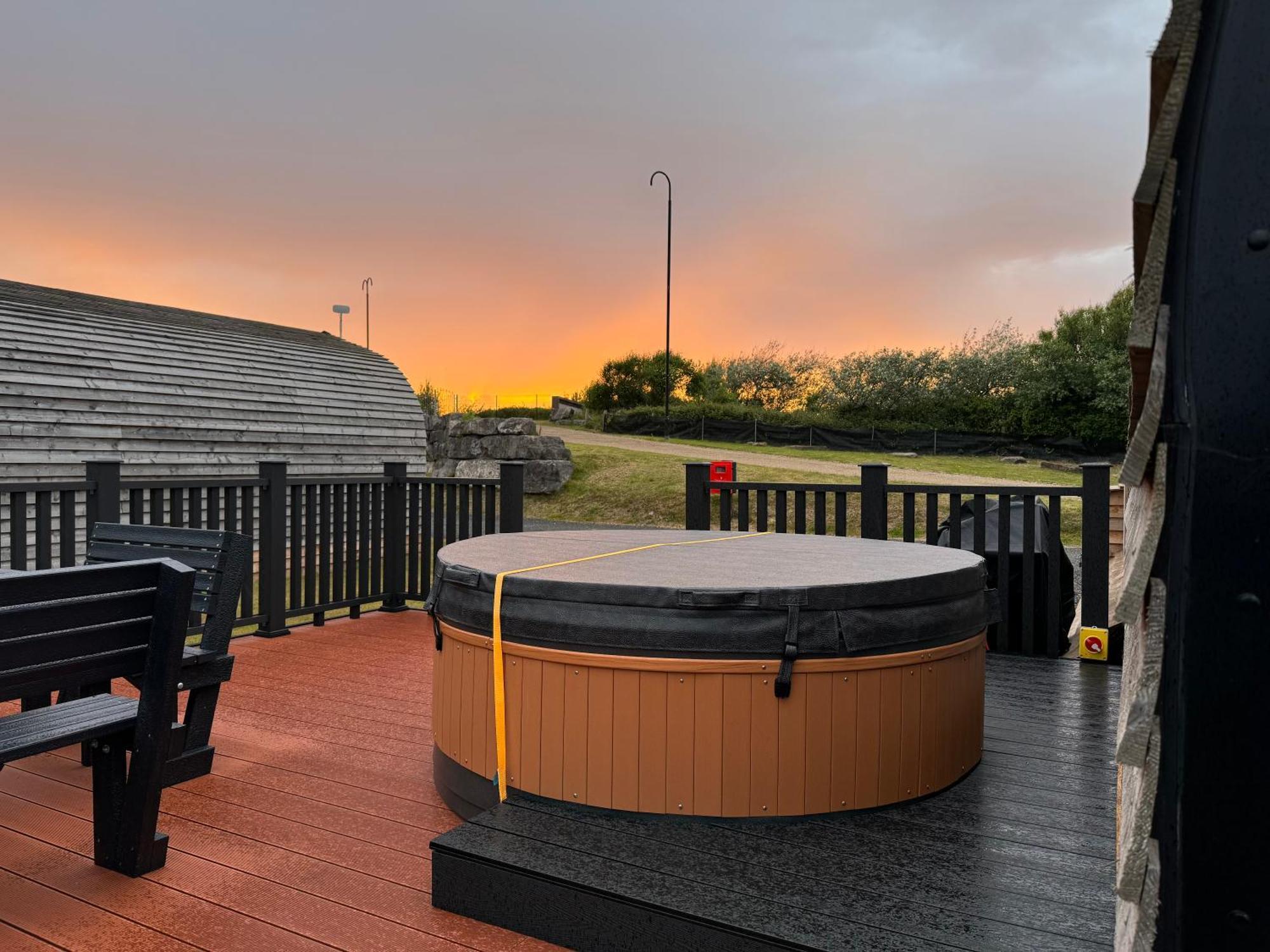 Ffrith Beach Glamping With Hot Tub Hotel Престатин Екстериор снимка